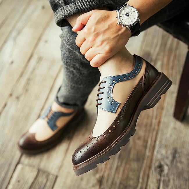 Leather shoes are standard for men. It is important to distinguish between the occasions and the pair of shoes.